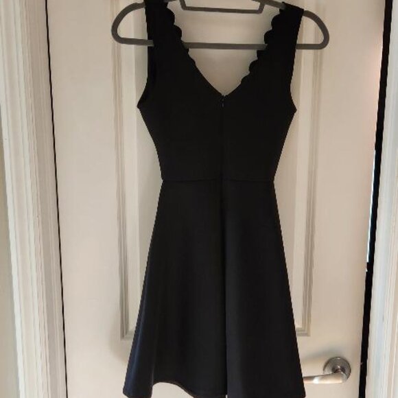 Aqua Black Scalloped V-neck Mini Dress XS - Picture 3 of 6